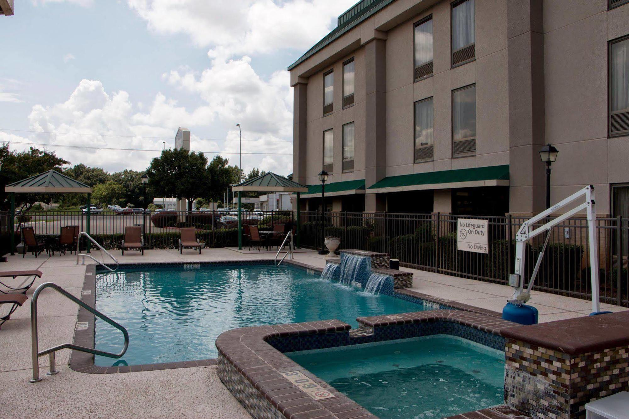 Hampton Inn Маршалл Экстерьер фото